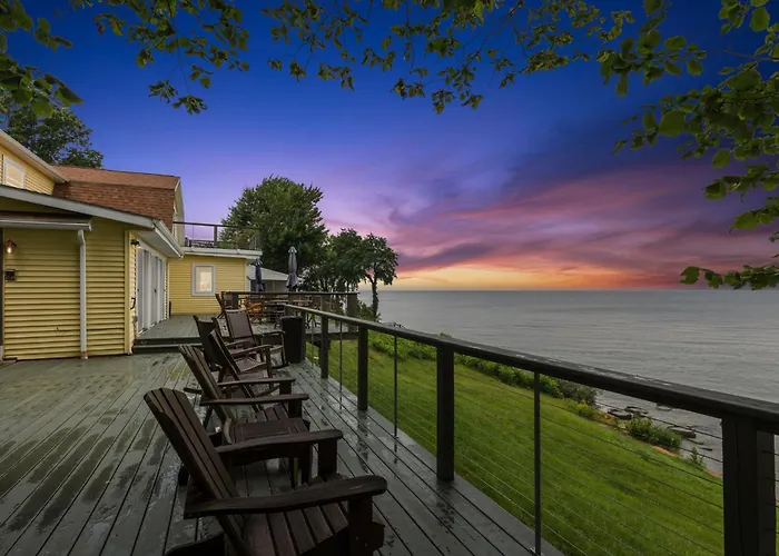 Sunset Haven - Lakeside Retreat In Gotl