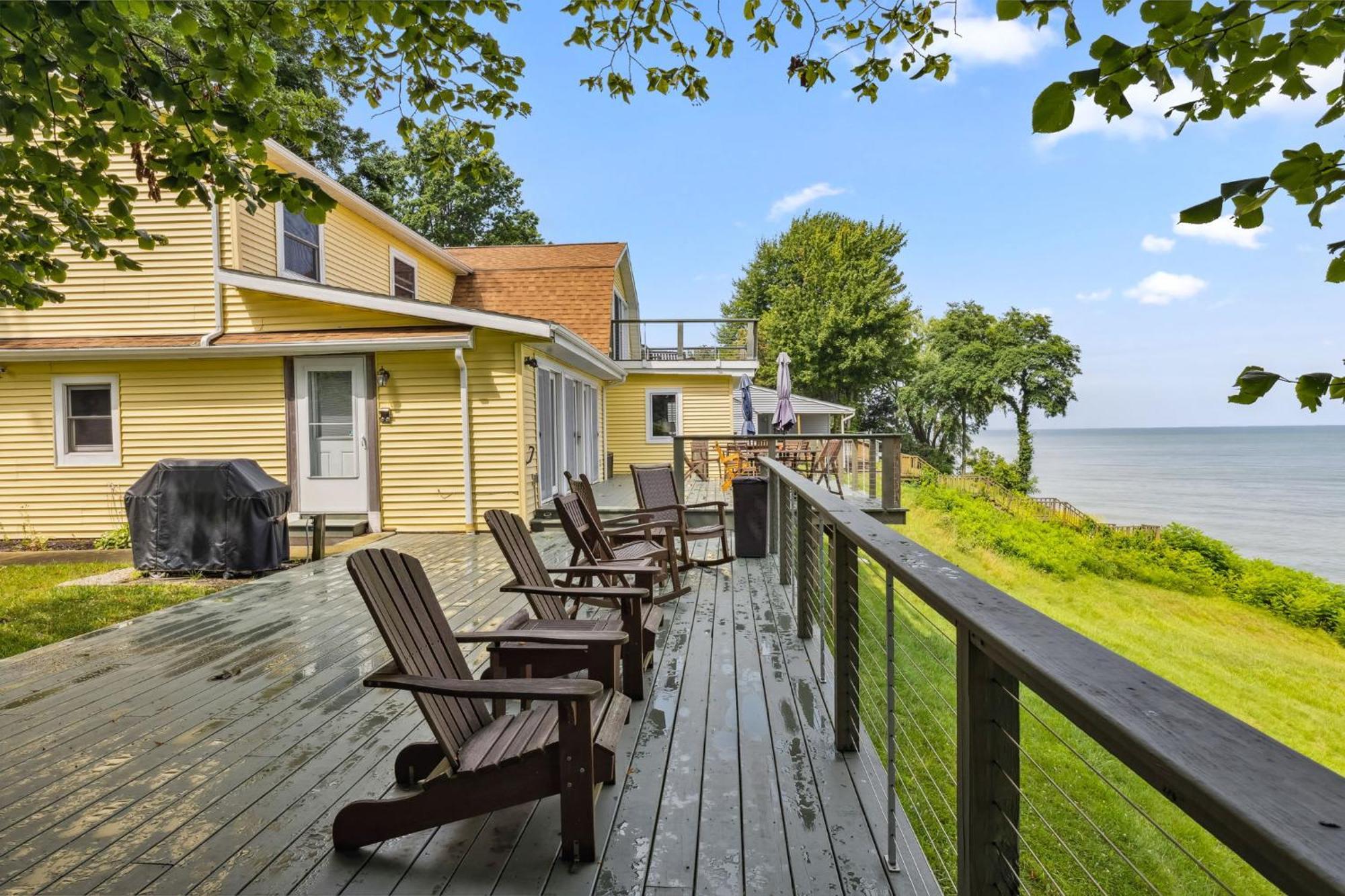 Sunset Haven - Lakeside Retreat In Gotl Hébergement de vacances *